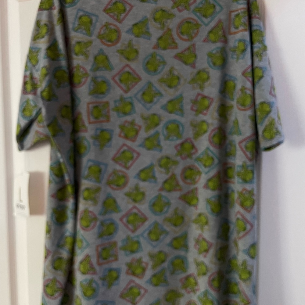 LuLaRoe Gray Top with Kermit the Frog Pattern